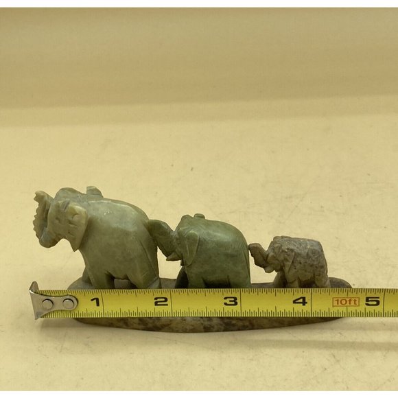Vintage Carved Stone Trailing Elephants 3 In A Row Soapstone 4.5” Long - Picture 5 of 14